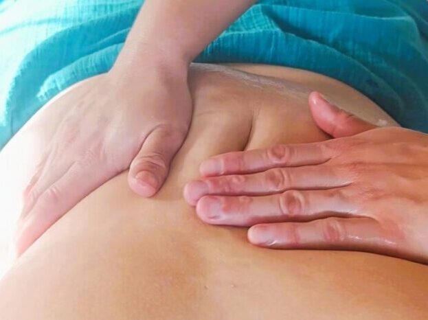 Massage de détente du ventre