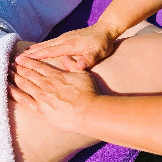 Visuel en gros plan sur une séance de drainage lymphatique.